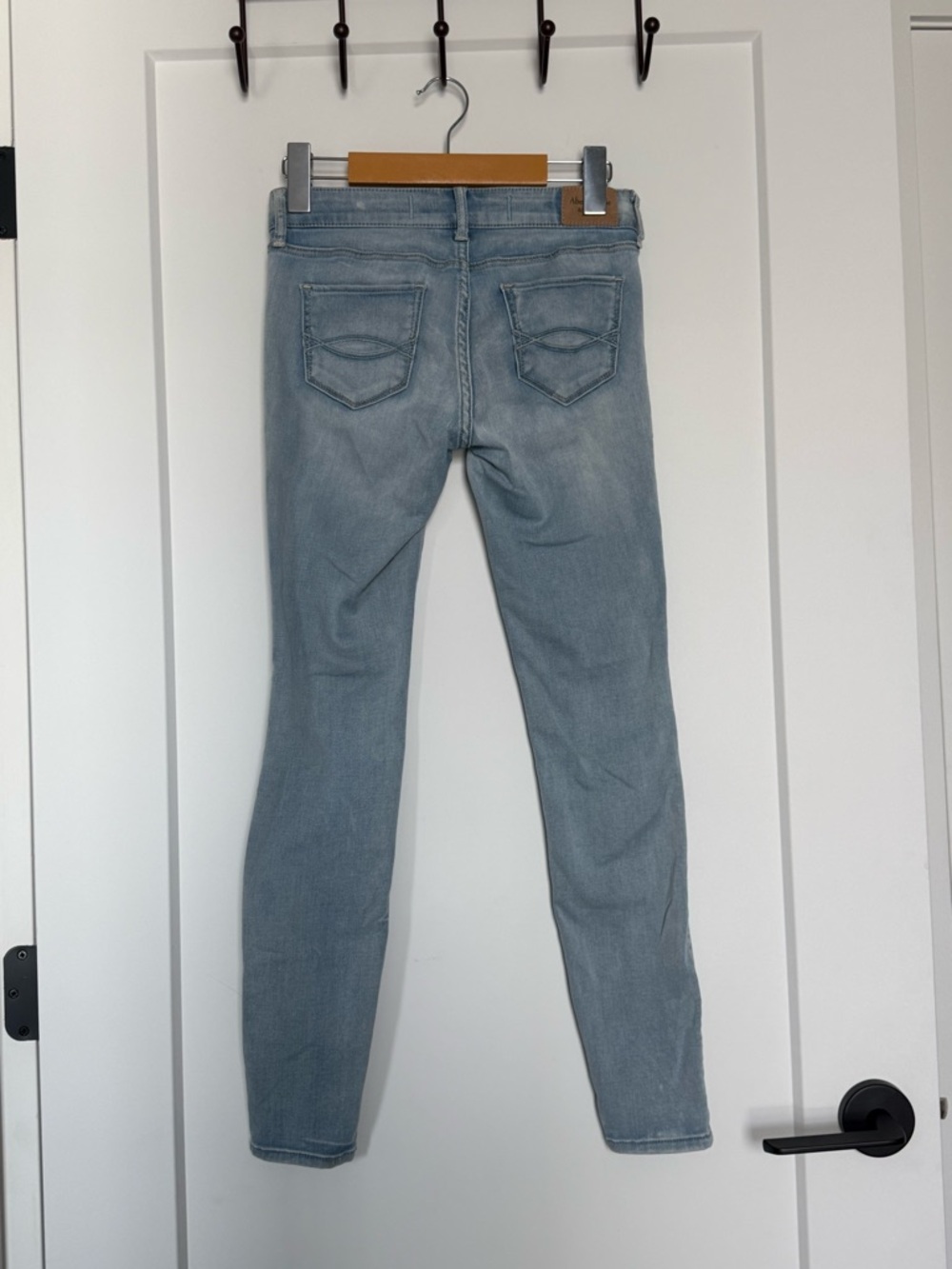 Abercrombie & Fitch Women’s Light Blue Skinny Jeans - Picture 4 of 7